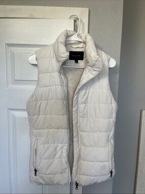 Banana Republic Women's Ivory Puffer Vest